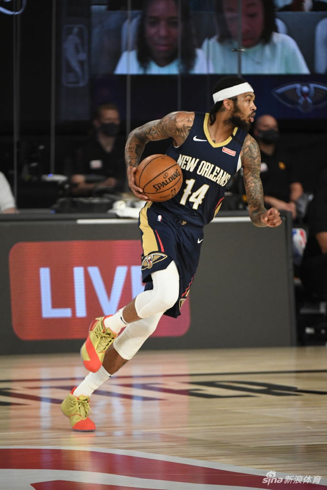 球员们通过 球员们通过